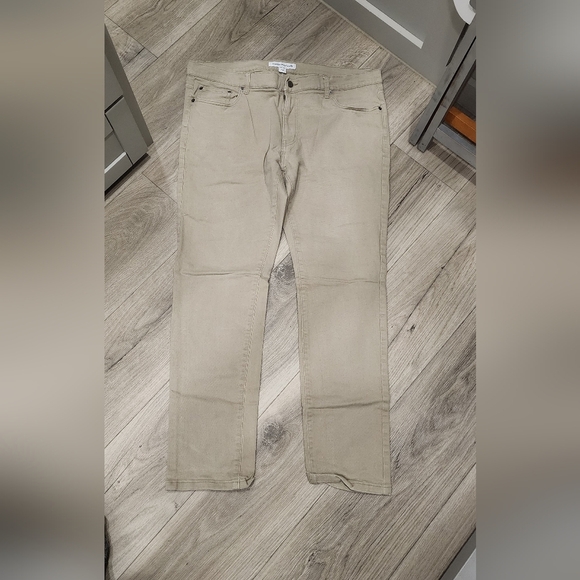 Stretchy Khaki Denim Jeans - Amazon Essentials - Picture 2 of 6